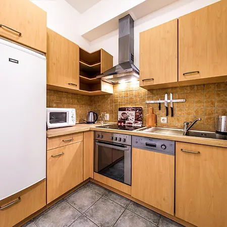 At The Synagogue - Jewish Quarter Apartment *
