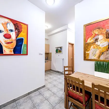 At The Synagogue - Jewish Quarter Apartment