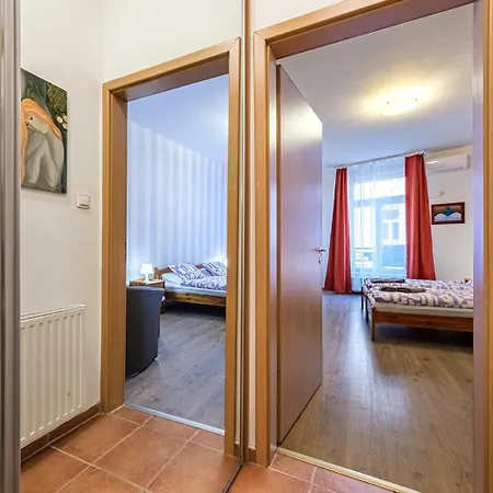At The Synagogue - Jewish Quarter Apartment *