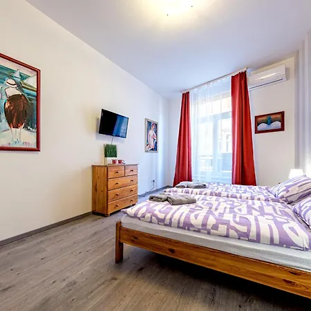 At The Synagogue - Jewish Quarter Apartment *