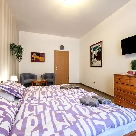 At The Synagogue - Jewish Quarter Apartment