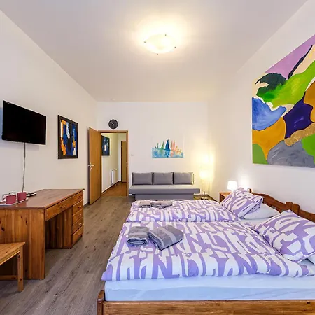 At The Synagogue - Jewish Quarter Apartment *