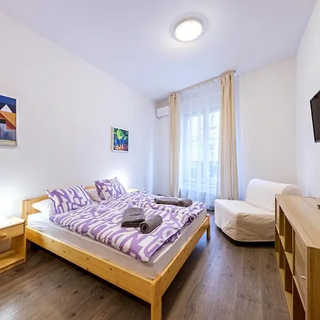 At The Synagogue - Jewish Quarter Apartment