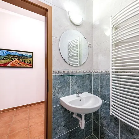 At The Synagogue - Jewish Quarter *